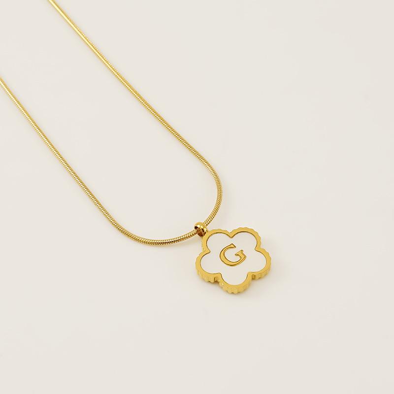 Stainless steel five-leaf clover 18K letter necklace high sense 26 shell letter pendant jewelry
