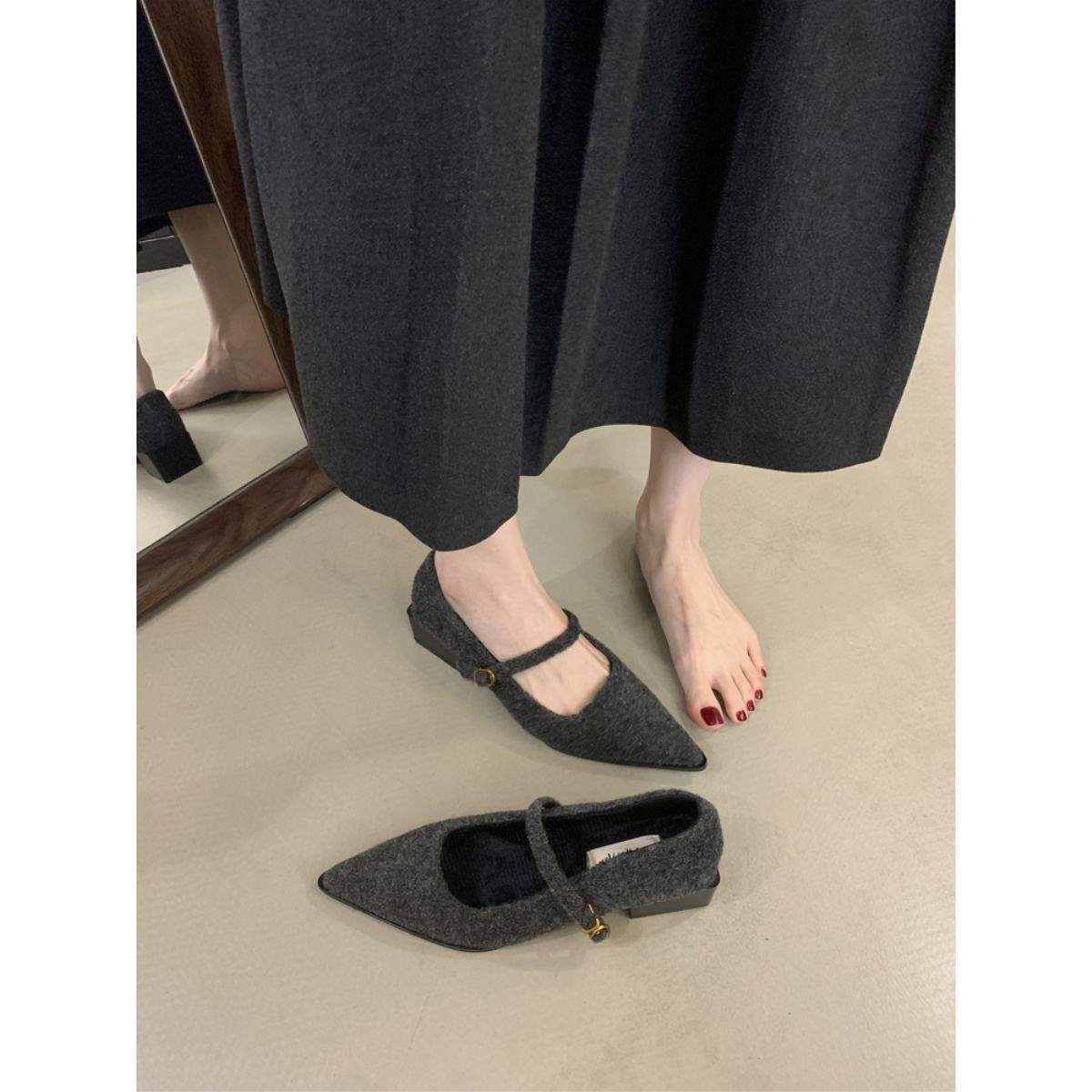 

2025 autumn and winter new women s shoes retro suede pointed head with thick heel Mary Jane shoes women s autumn and winter velvet single shoes 39 серый