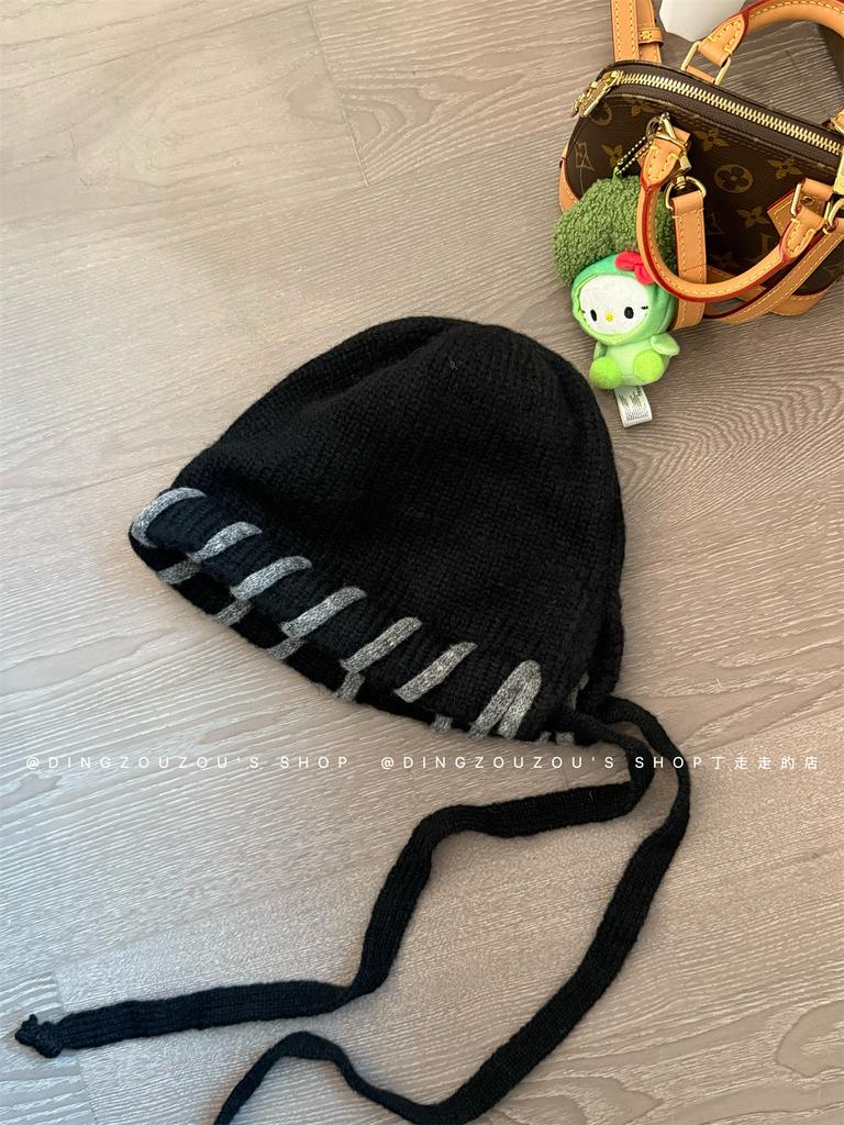 Personalized hand-stitched wool hat for women with a small face, warm ear protection in winter, knitted Lei Feng hat for women in winter