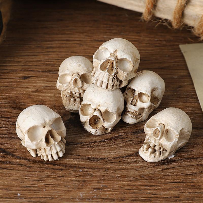 Halloweenská lebka Dekorace Miniaturní pryskyřičná figurka Pro párty a jako dárek