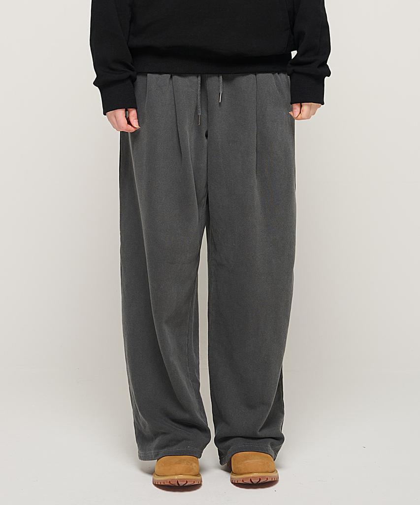 CARGOBROS FOR WOMAN Pigment One-Pleat Wide Sweatpants (Charcoal)