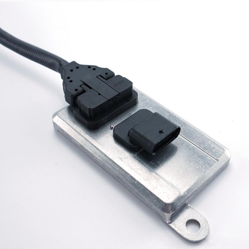 5WK96775A 5801754014 5WK9 6775A Новый датчик NOx Датчик оксида азота 24В Совместим с грузовиком IVECO Запчасть Высококачественный чип