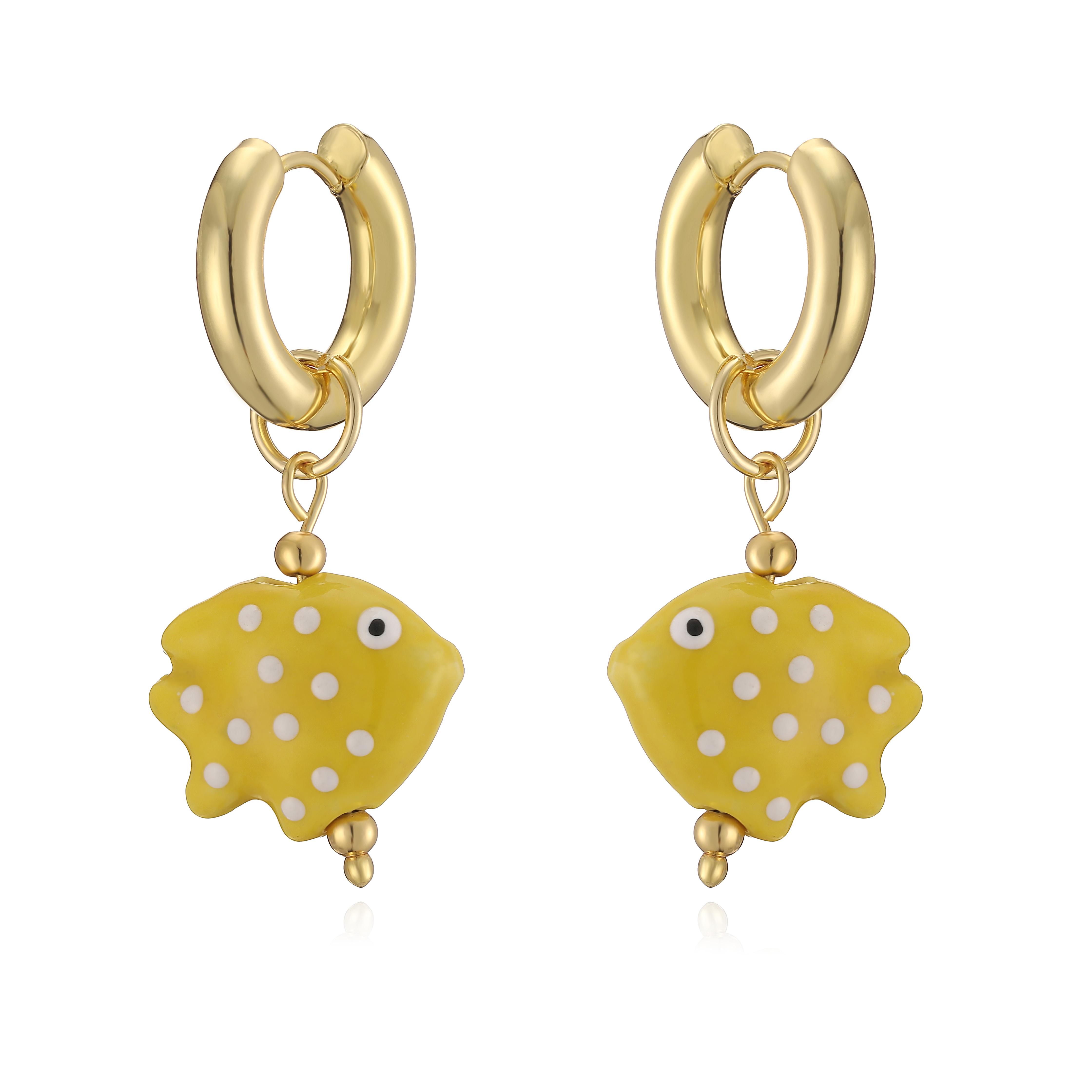 

Playful Hand-Painted Ceramic Clownfish Huggie Hoop Earrings 18K Gold Plated Brass Whimsical Dangle Earrings Summer Unique Gifts жовтий