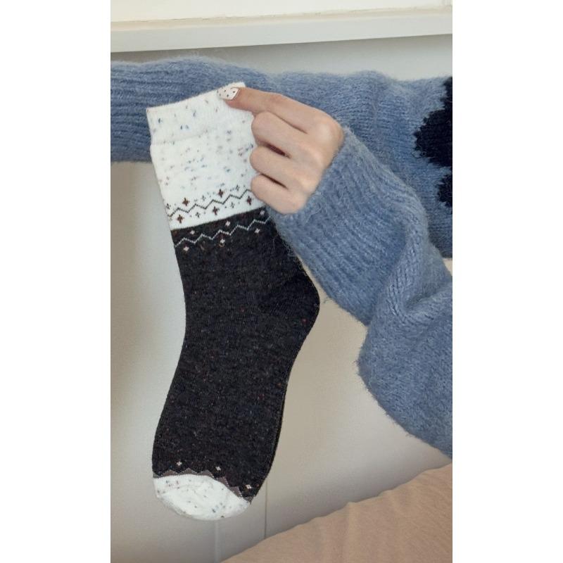 Female Autumn Winter Warm New Year Christmas Elk Color Contrast Wool Tube Pile Socks