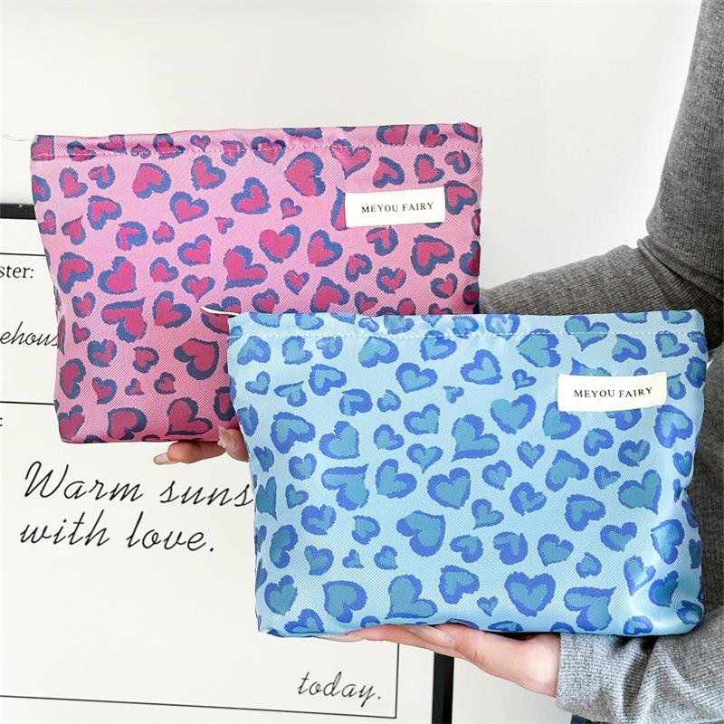 Heart Pattern Cosmetic Bag Portable Leopard Print Makeup Bag High-Capacity Makeup Bag Lightweight For Suitcase Travel Business