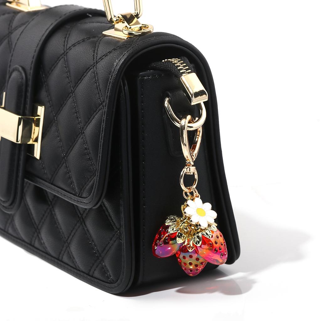 Cute Strawberry White Daisy Keychain Y2k Fruit Kawaii Heart Flower Keyring Backpack Pendant Men Women Jewelry Gifts