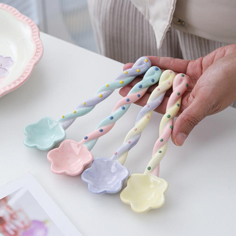 1Pc Ceramic Long Handle Spoon Cute Ice Cream Hand Painted Dessert Spoon With Long Handle Kitchen Tableware Accessories