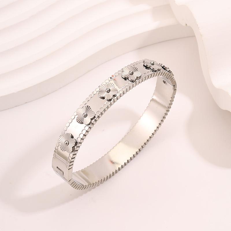 Camellia opening gold wide version women's fashion European and American versatile non-fading electroplated titanium steel gold