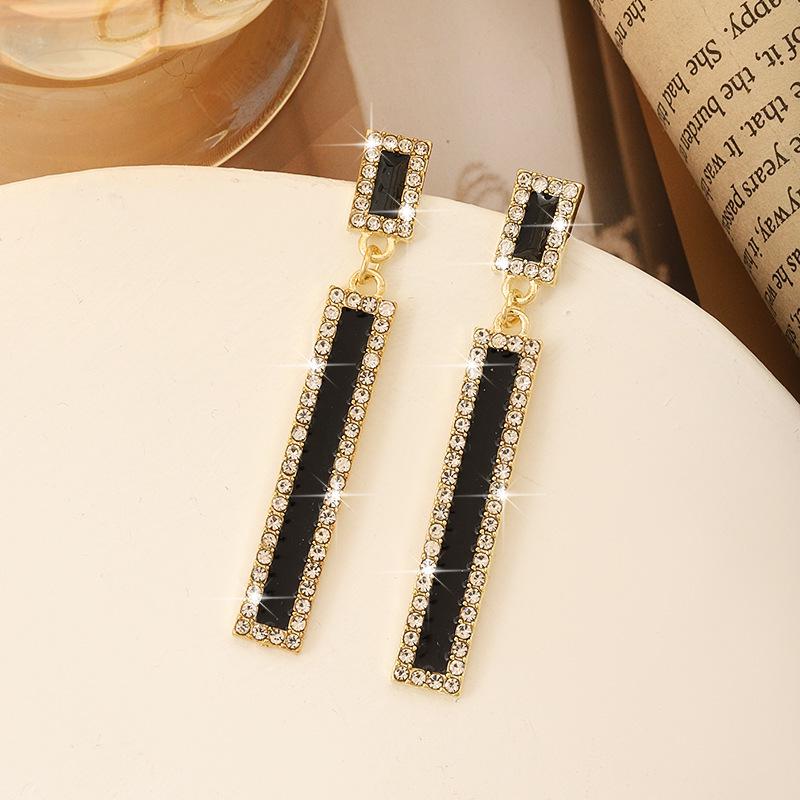 

Геометрические прямоугольные серьги в корейском стиле с черной эмалью, игла из серебра S925 – Дизайн класса люкс