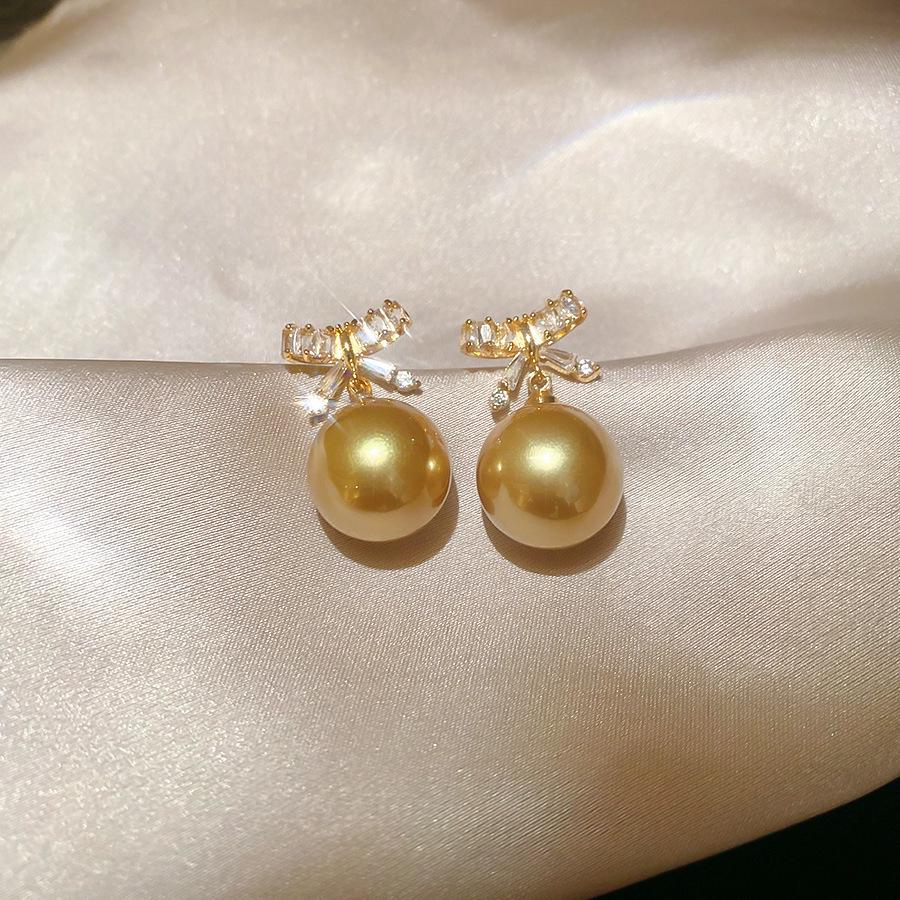 Elegant French Retro Floral Pearl Earrings - Geometric, Versatile, High-End Design for Women