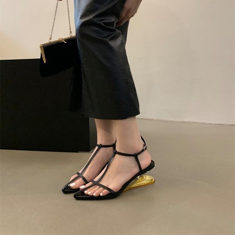 

2025 summer new wedge heel crystal heel pointed middle heel sandals cross thin strap Hong Kong style high heel women s shoes 39 золотой