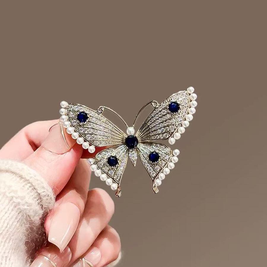 Ruyi Pipa Brooch: Elegant Classic Pearl Pin for Women’s Cheongsam