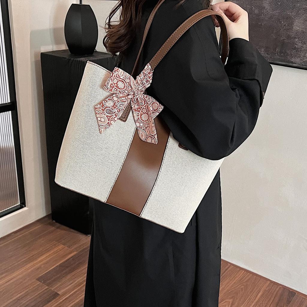 2025 New Trend Fashion Versatile Silk Scarf Commuter Contrast Color Large Capacity Women's Shoulder Bag Tote Bag