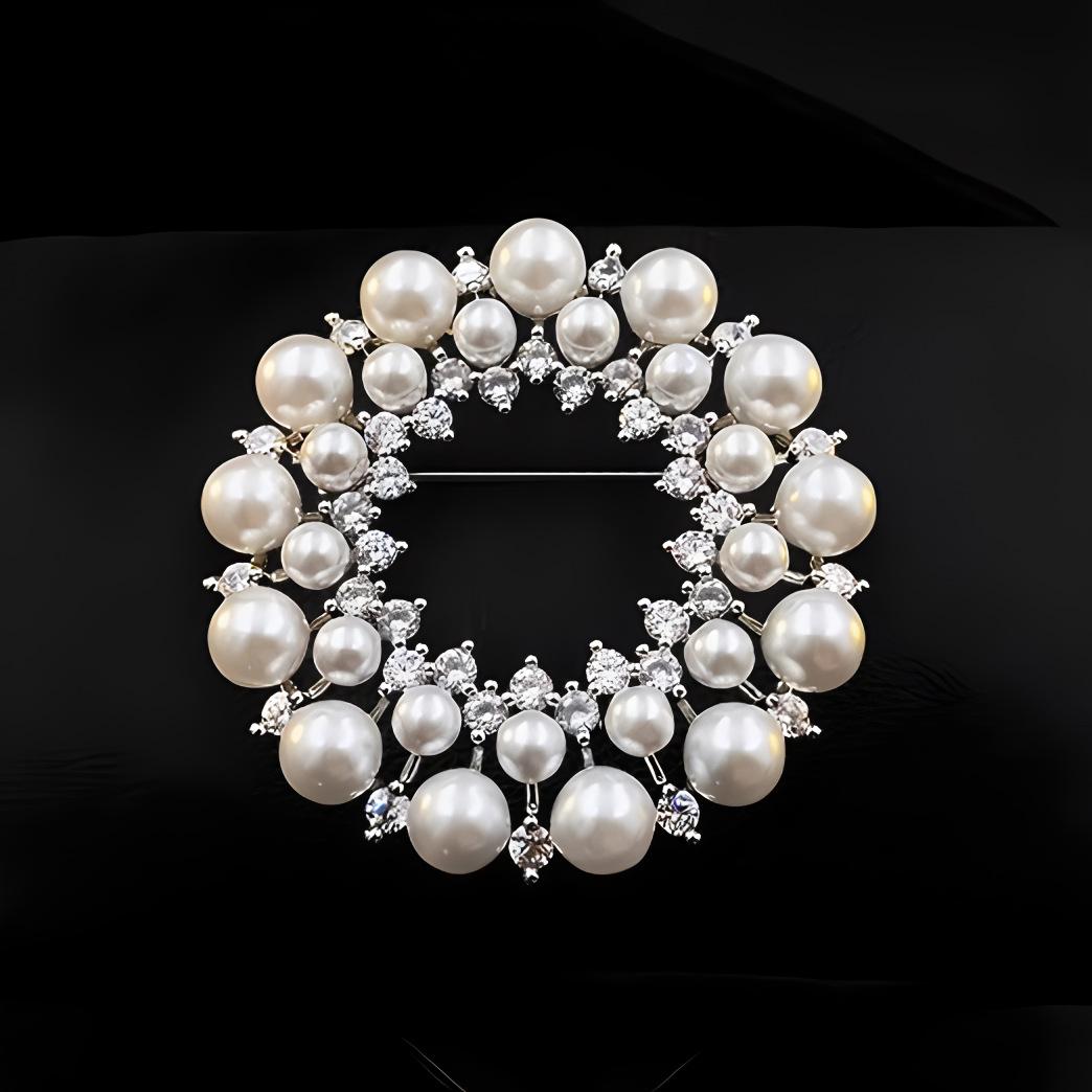 

Круглая брошь-гирлянда, Роскошная и элегантная жемчужная брошь для женщин высокого класса, Брошь с нишевым дизайнерским чувством серебряный