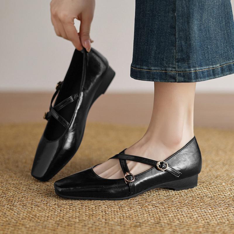 

New casual small leather shoes for women, one foot pedal for low heels, large size shoes, wedge heel, square head, solid color, women s single shoes 39 чёрный