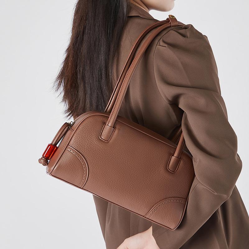 Medium old Bag Women's Niche Design Handbag Large Capacity Cowhide One Shoulder Underarm Bag Cowhide Commuter Bowling Bag