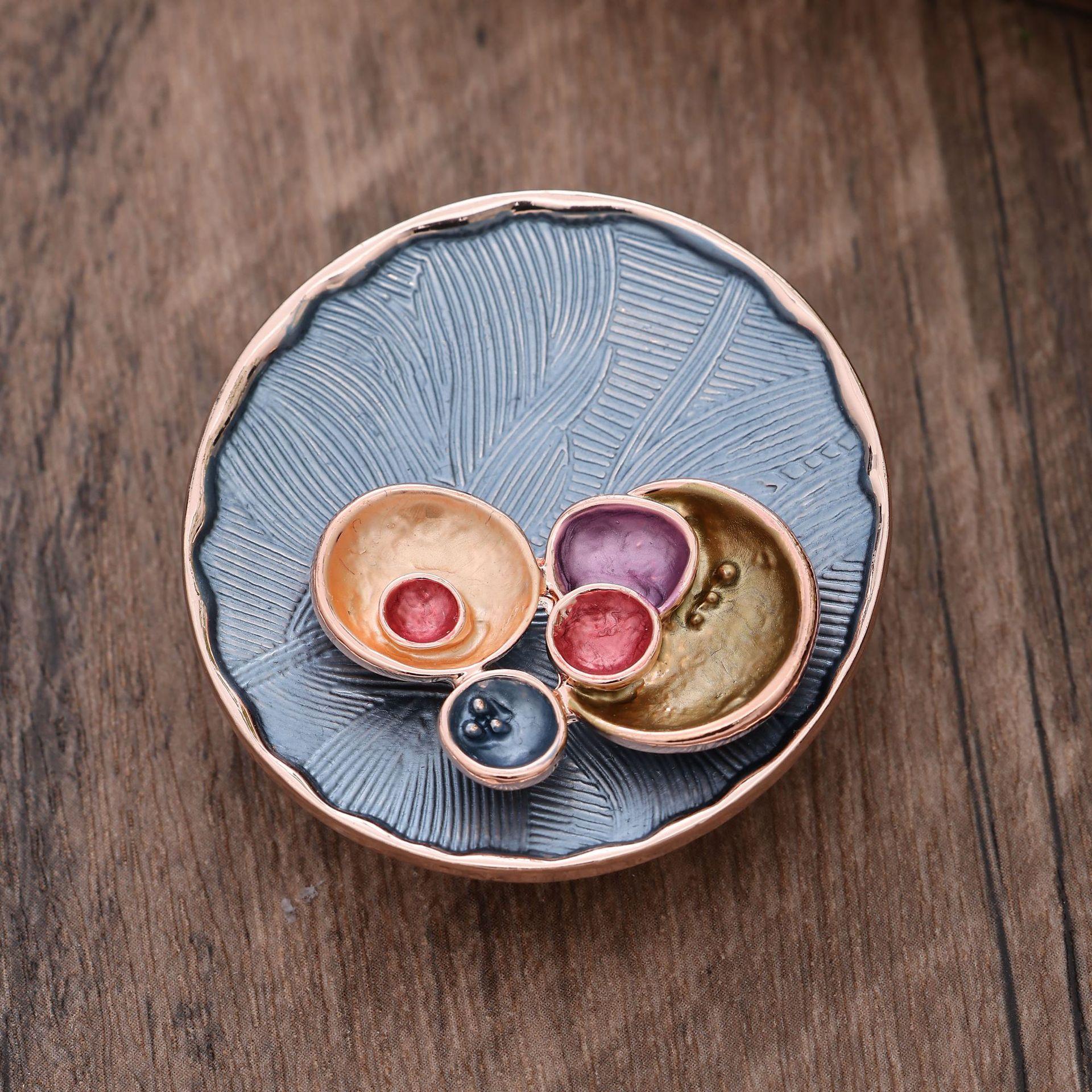 

New round geometric enamel color water lily magnetic brooch, high-end brooch for women out of the street banquet Magnetic Suction