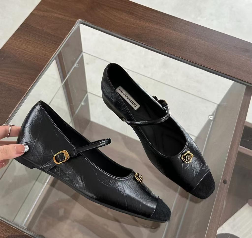 Retro inner height increase one-word buckle Mary Jane shoes women's shoes 2025 autumn and winter new French Xiaoxiangfeng temperament single shoes