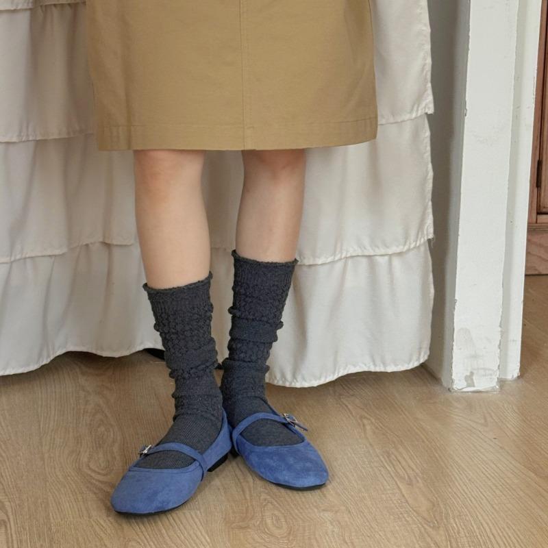 Laid-back Retro Calf Socks for Autumn and Winter, Solid-color Knitted Socks, Mid-calf Socks for Slimming, Pile Pile Socks