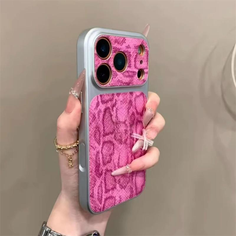 

Instantly Transforms: iPhone 17 Pro Case with Apple 16 Pro Snakeskin and 15 Pro Leather Patterns, Includes 17 Large Windows. 17 Air розы красного