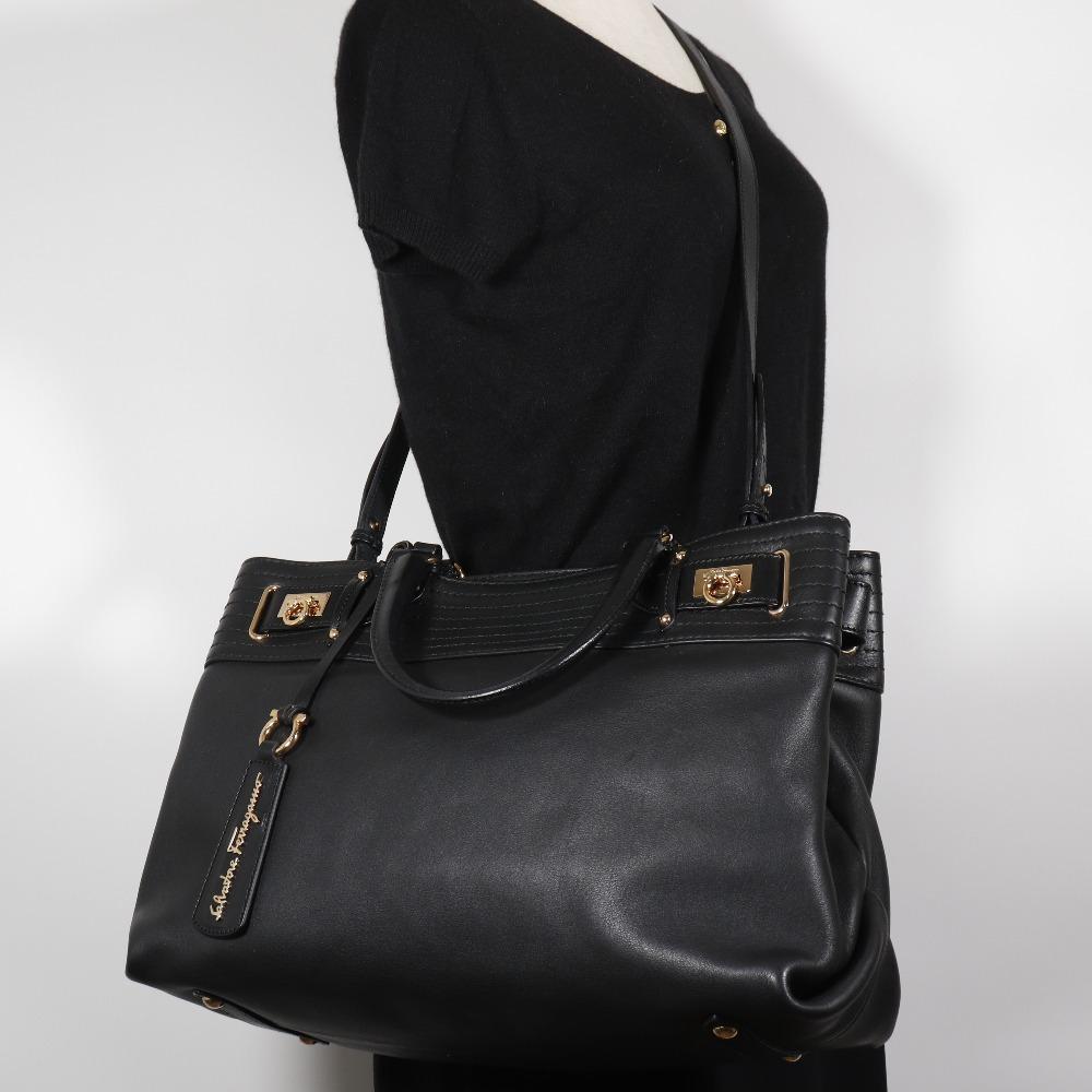 Salvatore Ferragamo Gancini Tote Bag AB-21C464 2WAYSkulderveske svart Kalveskinn Kvinner Brukt