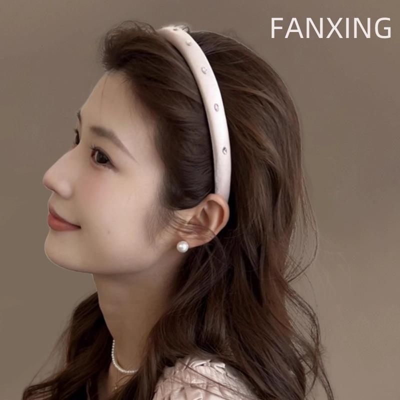 Feminine Pink Crystal Headband with High-End Hair Clip
