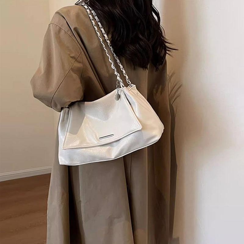 Silver oil wax soft leather bag women's 2026 new plaid shoulder bag large capacity commuter chain messenger tote bag