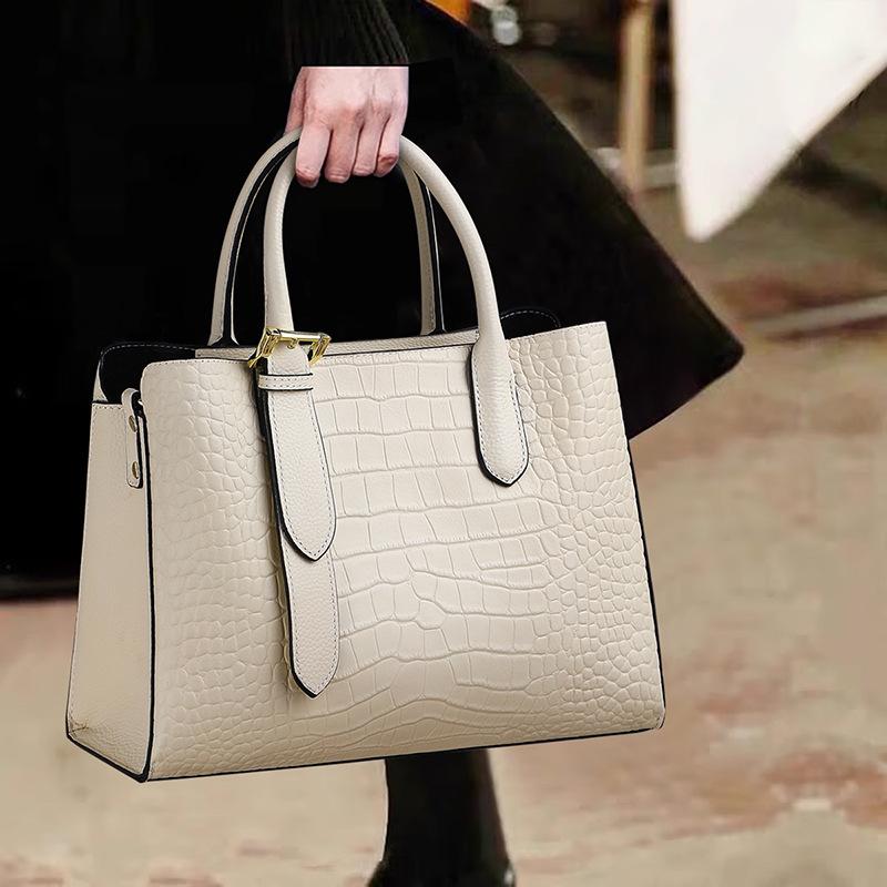 Nowa Torebka Damska z Prawdziwej Skóry Duża Pojemność i Atmosferyczna Torba Mamy w Średnim Wieku Torba Crossbody do Dojazdów