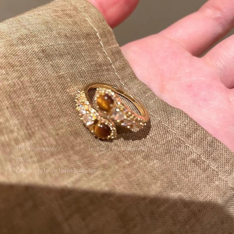 Tiger-eye Zirconite Ring - A Stylish and Luxurious High-end Ring for Women, Suitable for The Index Finger, Featuring A Fashionable and Unique Design.