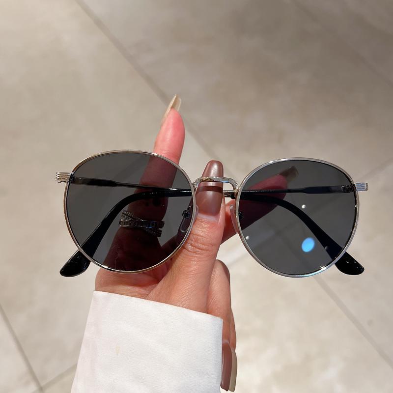 

KAMMPT Vintage Round Sunglasses for Men Women Fashion Solid Gradient Shades Sun Glasses Luxury Brand Design Retro UV400 Shades as picture shows