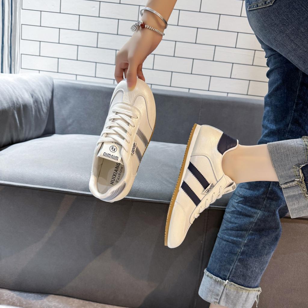 Retro German training shoes women's 2025 new spring and autumn popular flat-soled soft-soled leather-faced white shoes one-pedal casual shoes