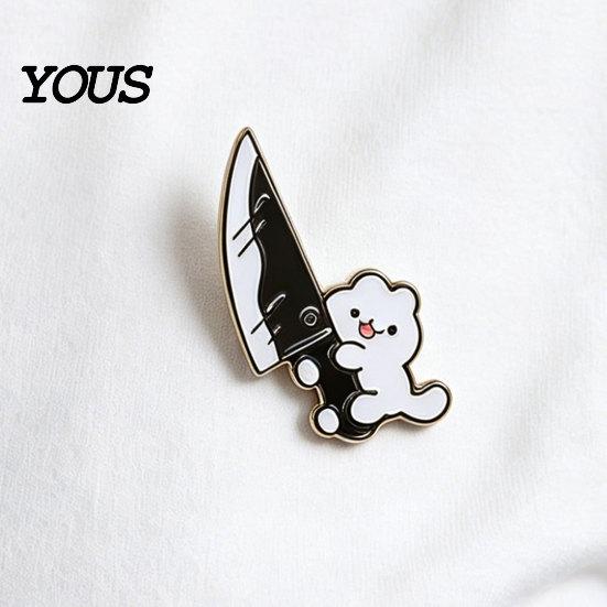 Denim Jacket Pin Novelty White Cat Holding Knife Enamel Brooch Pin, Cute Cartoon Hat Animal Lapel for Shirt, Clothing, Backpacks, Jackets, Accessory