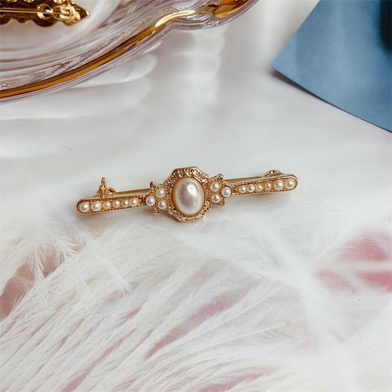

Брошь в европейском и американском ретро-стиле с жемчугом и барочным дизайном - Элегантная, Простая, Защищающая от обнажения