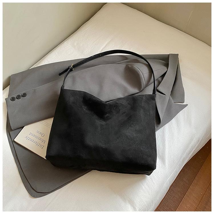 Large Capacity Suede Messenger Bag Women's 2025 Autumn and Winter New Retro Commuter Shoulder Bag Niche Commuter Tote Bag