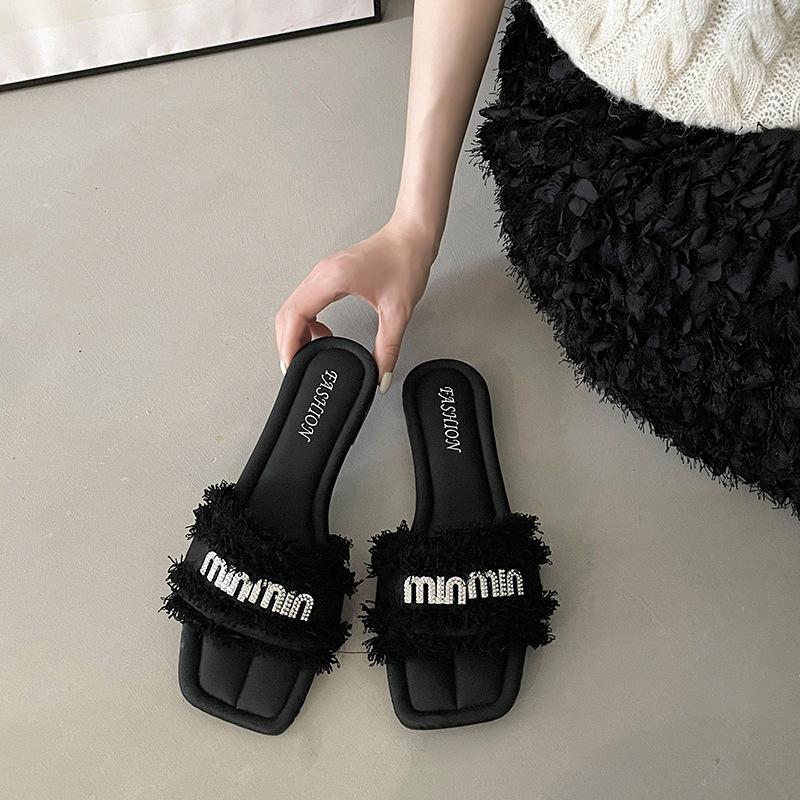 French Small Fragrant Style Slippers Women's Summer Wear New Internet Celebrity Fashion Rhinestone Flat Bottom Beach Sandals