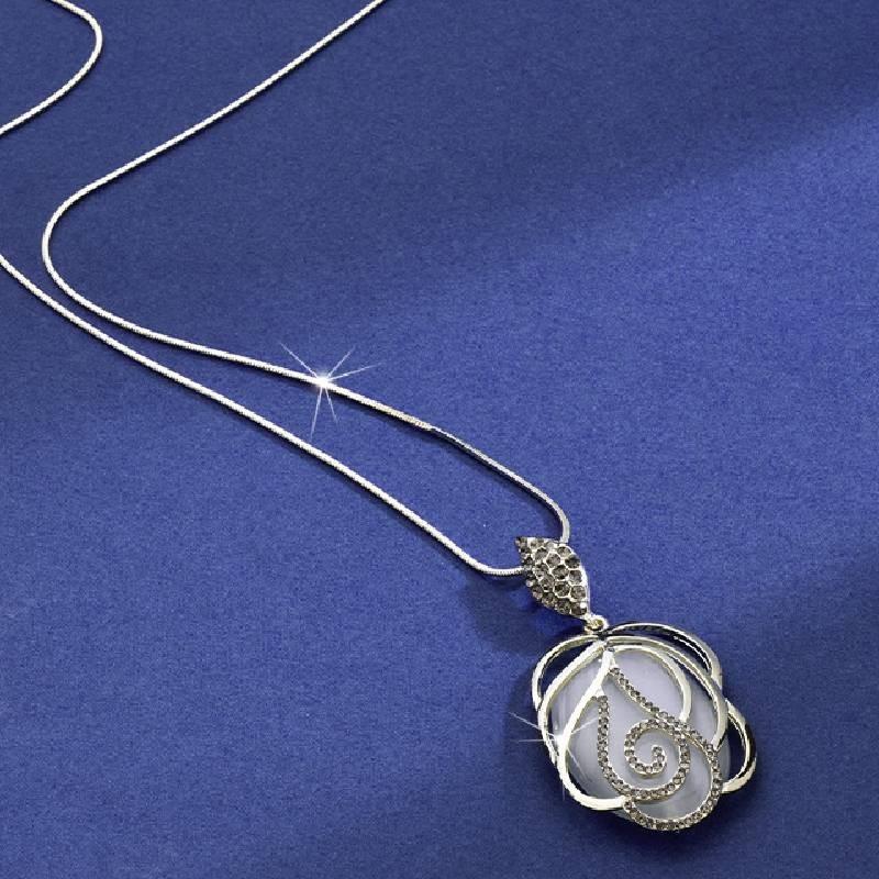 Elegant Korean Style Long Sweater Necklace With Rose Pendant And Platinum Finish