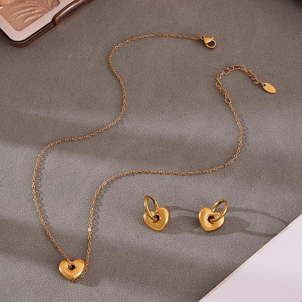 Qiong Yao 18K Gold Plated Stainless Steel Peach Heart Pendant Necklace & Earring Set - Smooth Surface & Elegant Design