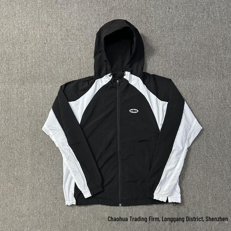 Corteiz Devil's Island Patchwork Windbreaker Softshell Kapuzenjacke für Damen & Herren - Trendiger Bergsteiger-Mantel.