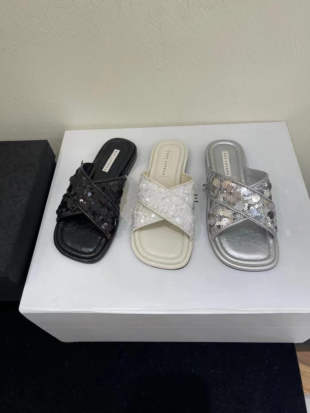 

Flat-bottomed women s slippers 2024 summer new outer wear square head skirt Korean version cool slippers 40 серебряный