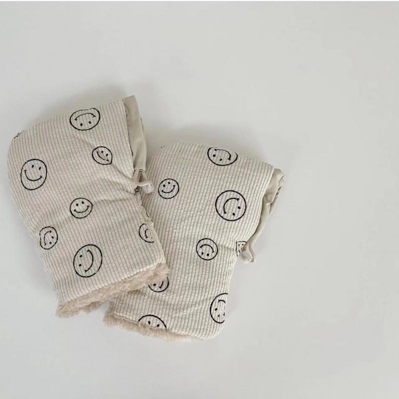 Children's Winter Gloves: Windproof, Anti-Freeze, Fleece-Lined & Cartoon Style for Bikes & Scooters