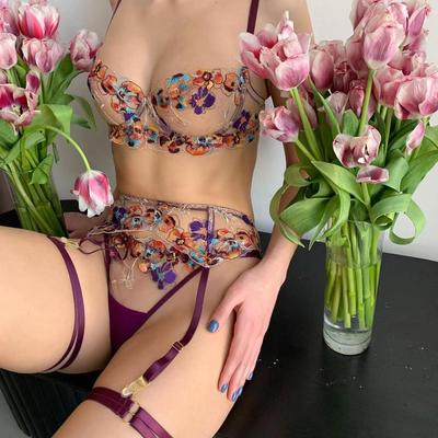 Sexy Stickerei Dessous Set - Valentins Vier-Teile-Kollektion