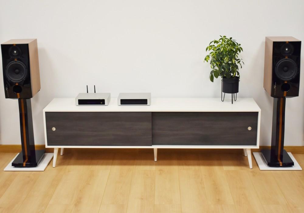 Drewniana szafka RTV w stylu RETRO SONOROUS  RTRA-180-WHT-BNW szerokość 180cm, Sonorous