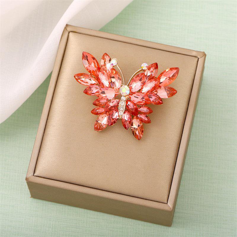 Luxury Animal-Themed Corsage: Elegant Holiday Gift for Women