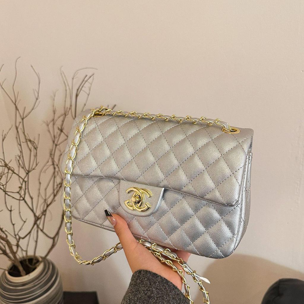 2026 European and American Retro Shoulder Bag: Women's French Flap Crossbody with Unique Design