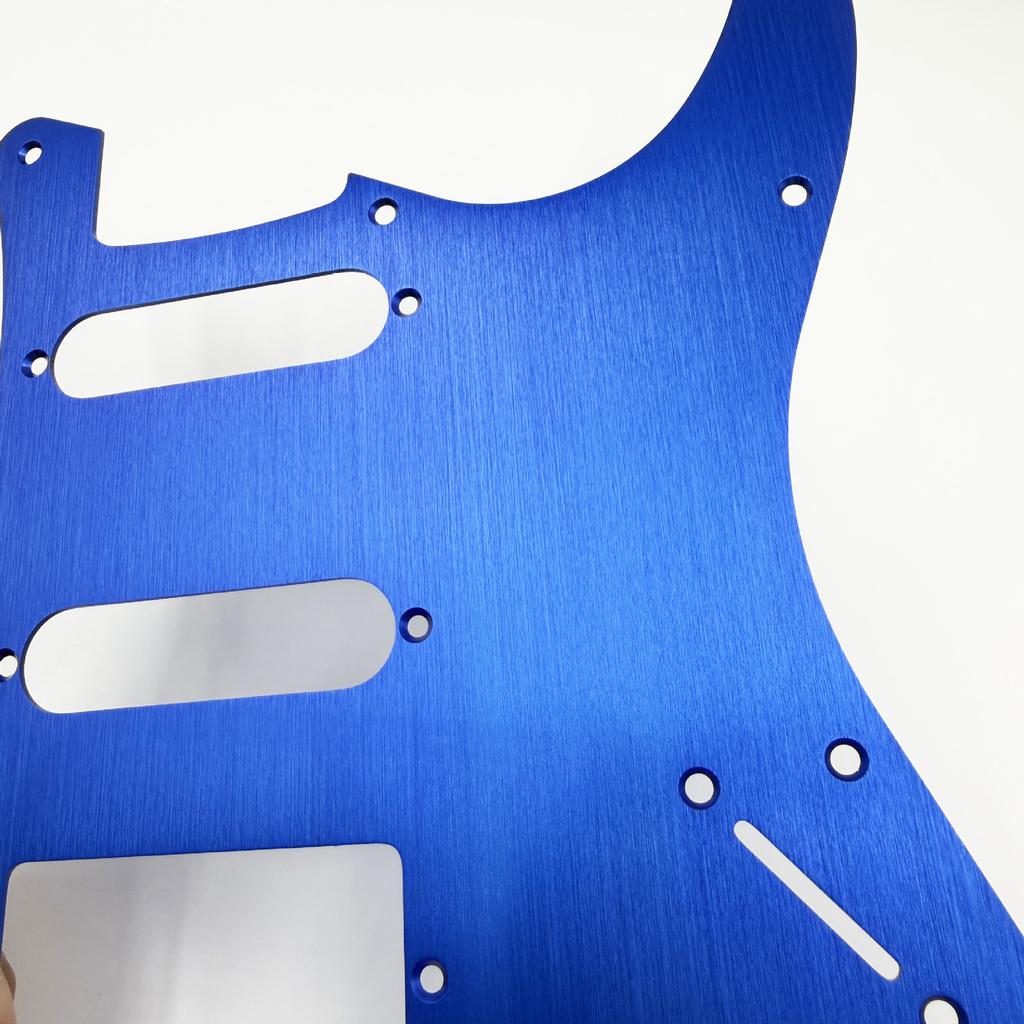 Hoogwaardig 1,5 mm dik Enkelzijdig Geborsteld Aluminiumlegering Paneel 11-gaats ST Elektrische Gitaar Pickguard SSH Decoratieve Pickguard