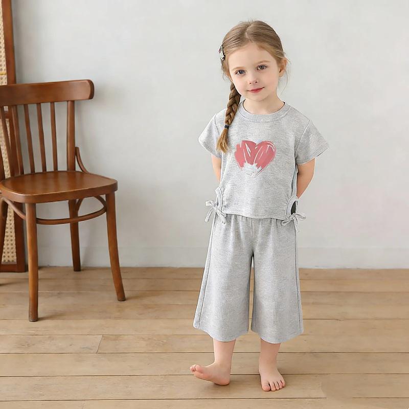 Sommerliches T-Shirt- und Hosen-Set für Mädchen – süßes und stylisches Zweiteiler-Outfit