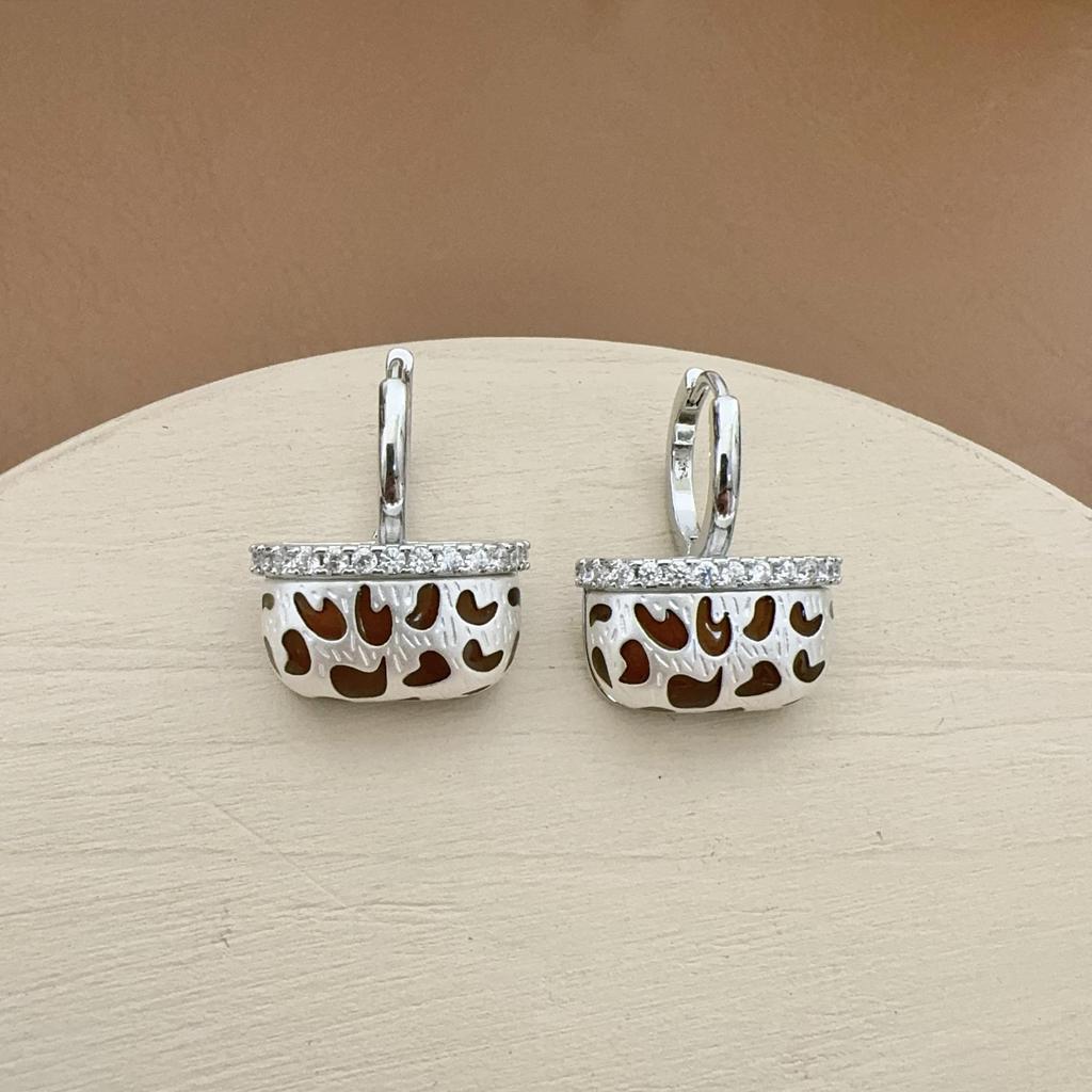 New Stylish Zircon Bag Ear Cuffs: Women's Fashion, Light Luxury, High-End, Versatile, and Trendy Earrings.