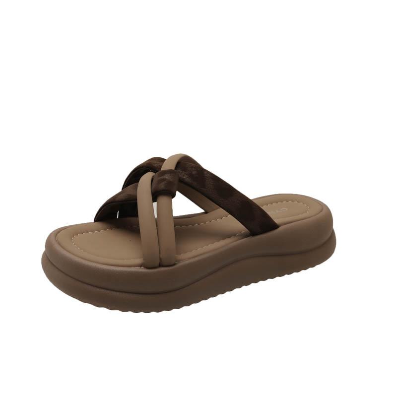 

Niche design thick-bottomed one-word slippers for women s outerwear 2025 summer new models with skirts, beach cool slippers 40