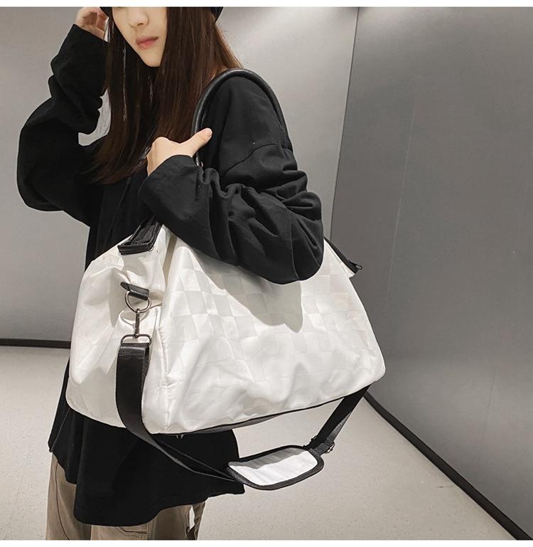 Large-capacity short-haul travel bag, shoulder messenger fitness bag, simple and lightweight boarding bag, unisex.