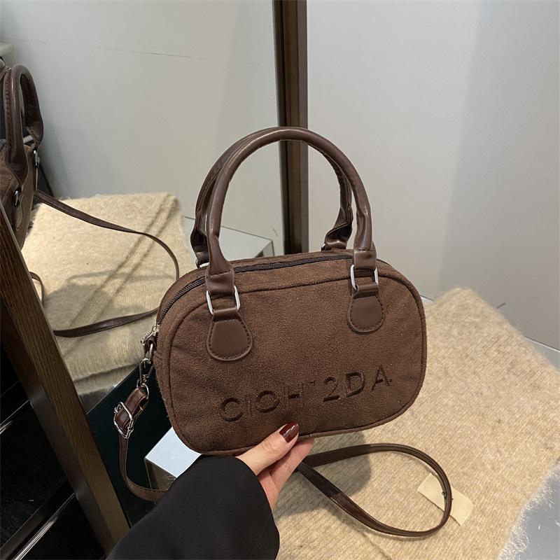 

Retro matte autumn and winter new 2025 popular handbag simple solid color fashionable versatile commuter messenger bag